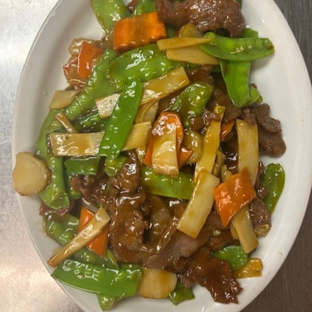 雪豆牛 Beef with Snow Peas.