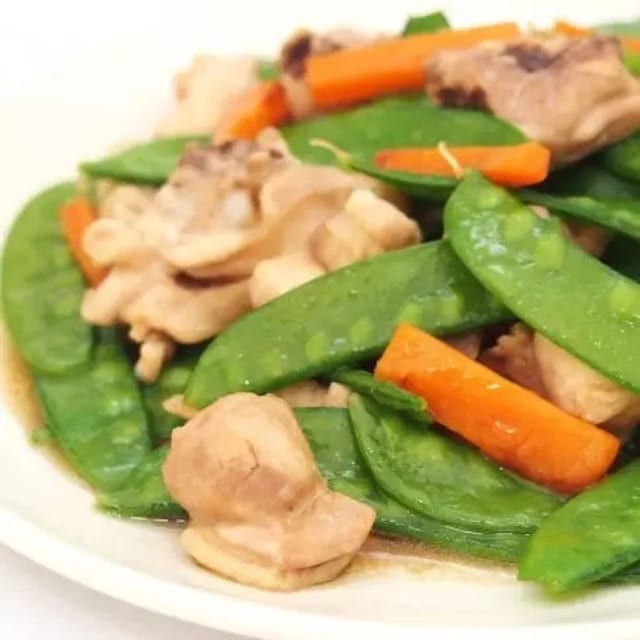 雪豆雞 Snow Peas Chicken.