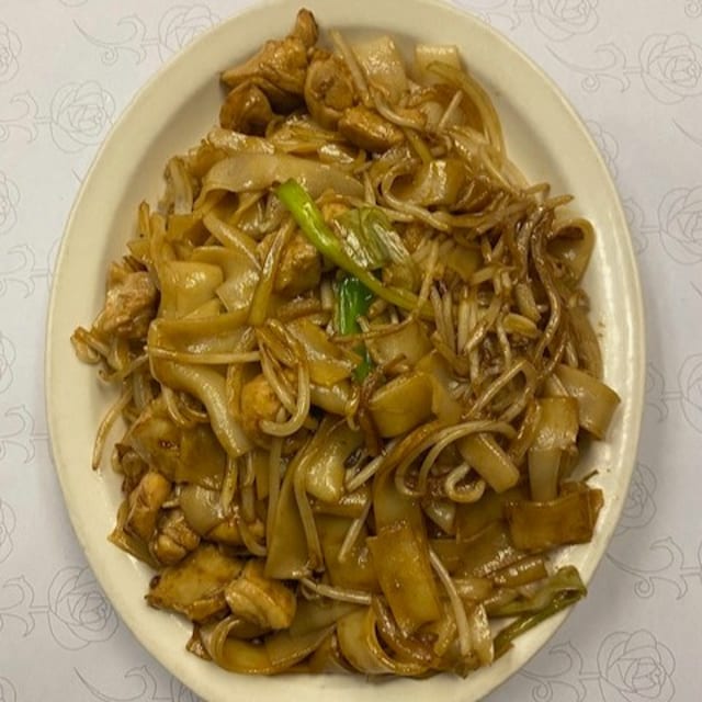 干炒牛河 Beef Chow Fun.