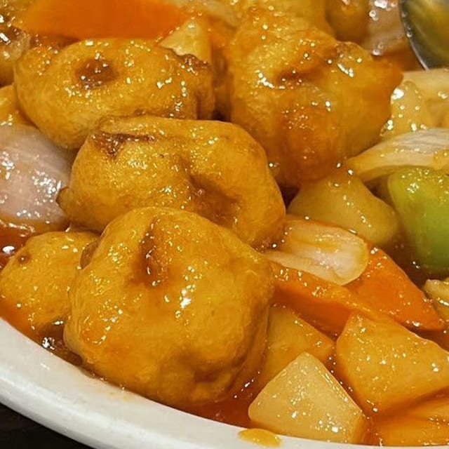 菠蘿雞 Sweet and Sour Chicken.