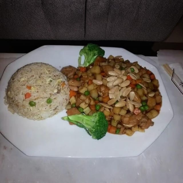 杏仁雞 Almond Chicken.