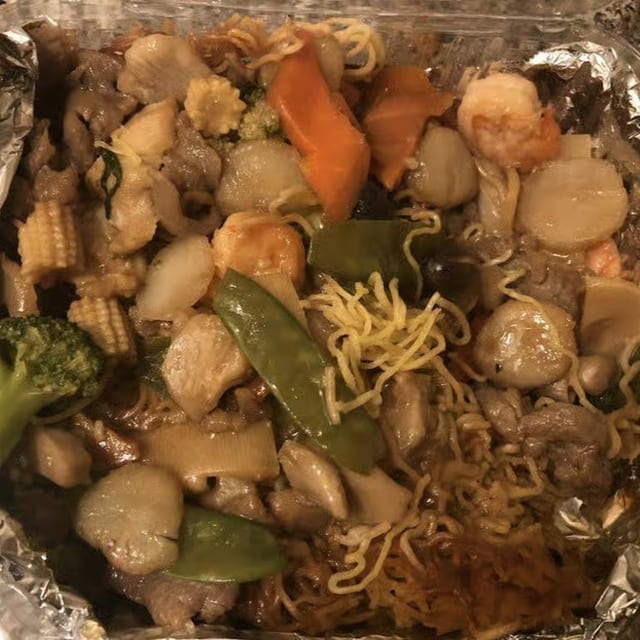 雜錦炒麵 Ten Ingredients Chow Mein.