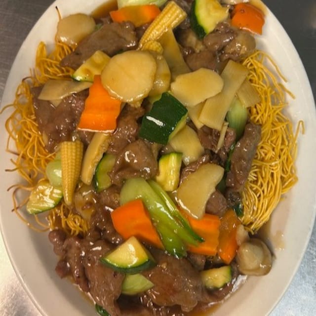 牛炒麵 Beef Chow Mein.