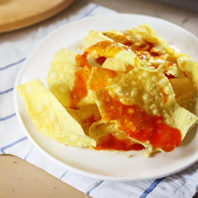 炸雲吞 Fried Wonton.
